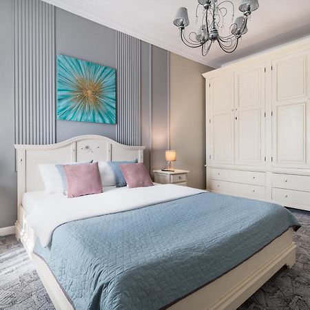 Moonlight Central Apartments Орадя Экстерьер фото