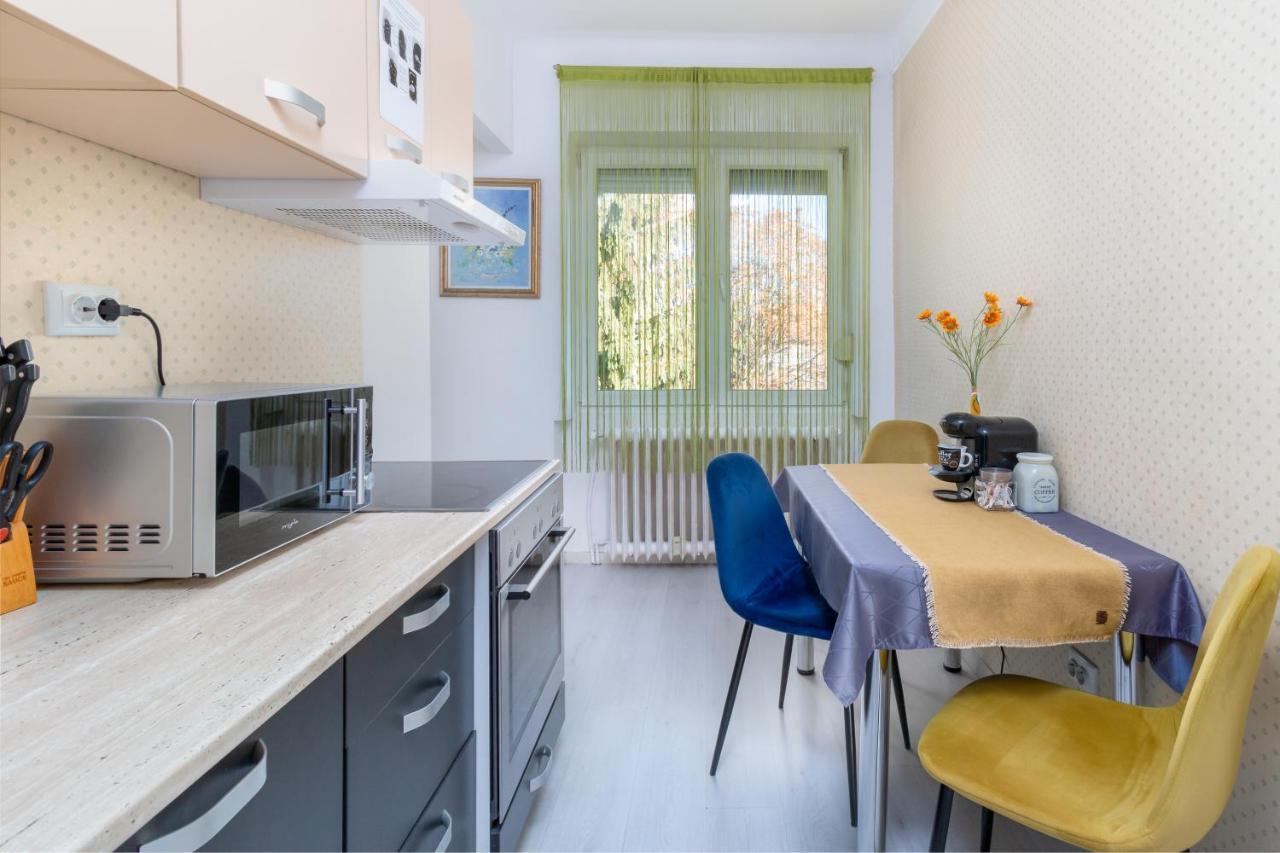 Moonlight Central Apartments Орадя Экстерьер фото