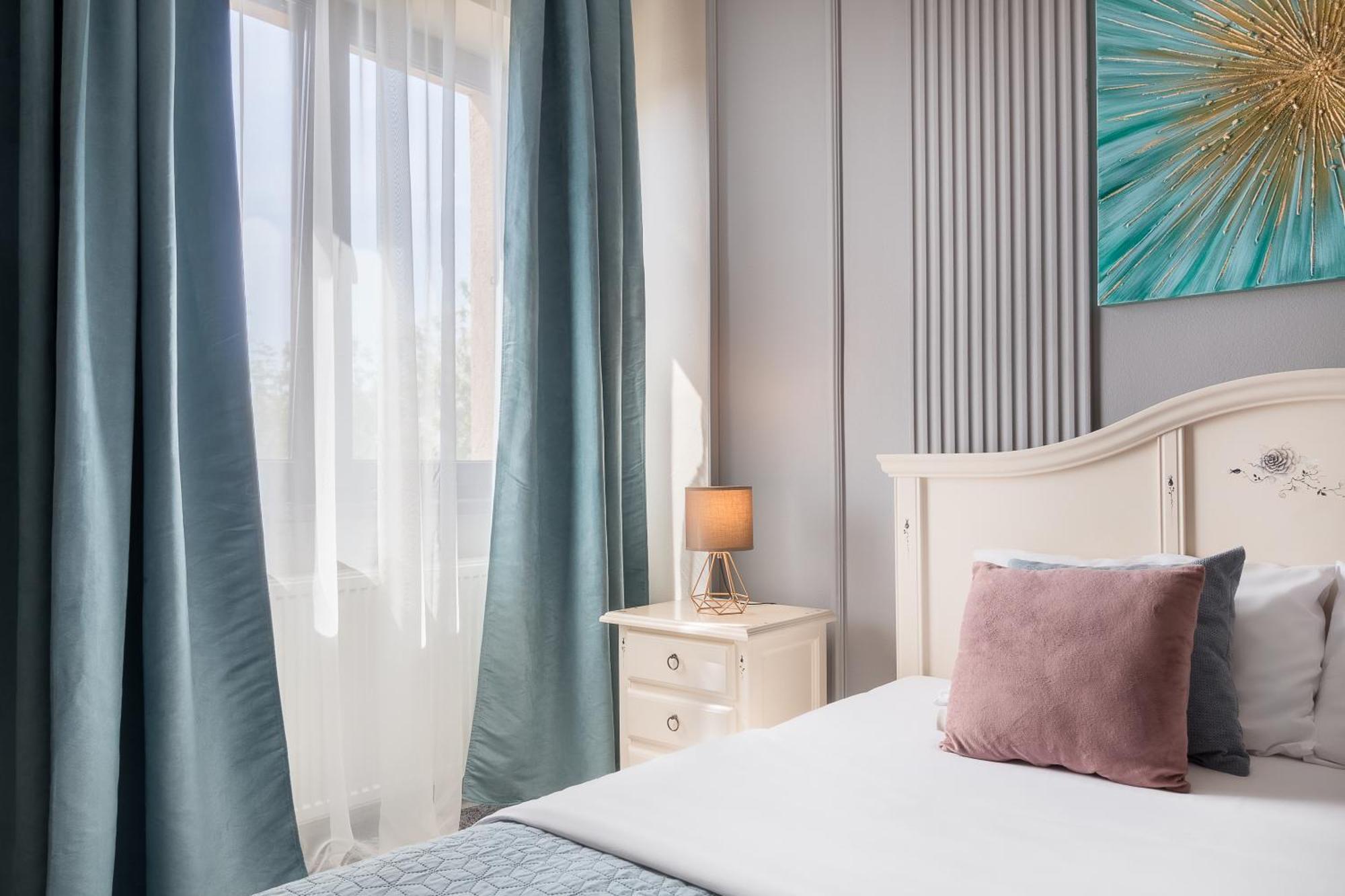 Moonlight Central Apartments Орадя Экстерьер фото